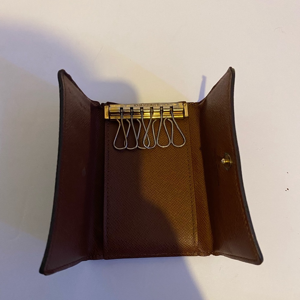 Authentic Louis Vuitton Monogram 6 Key Holder